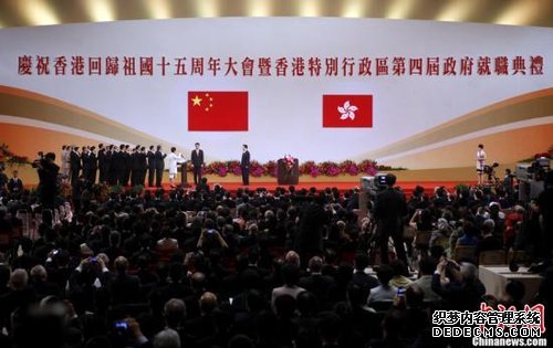 外媒称香港回归15年打破“经济将死”预言(图1)